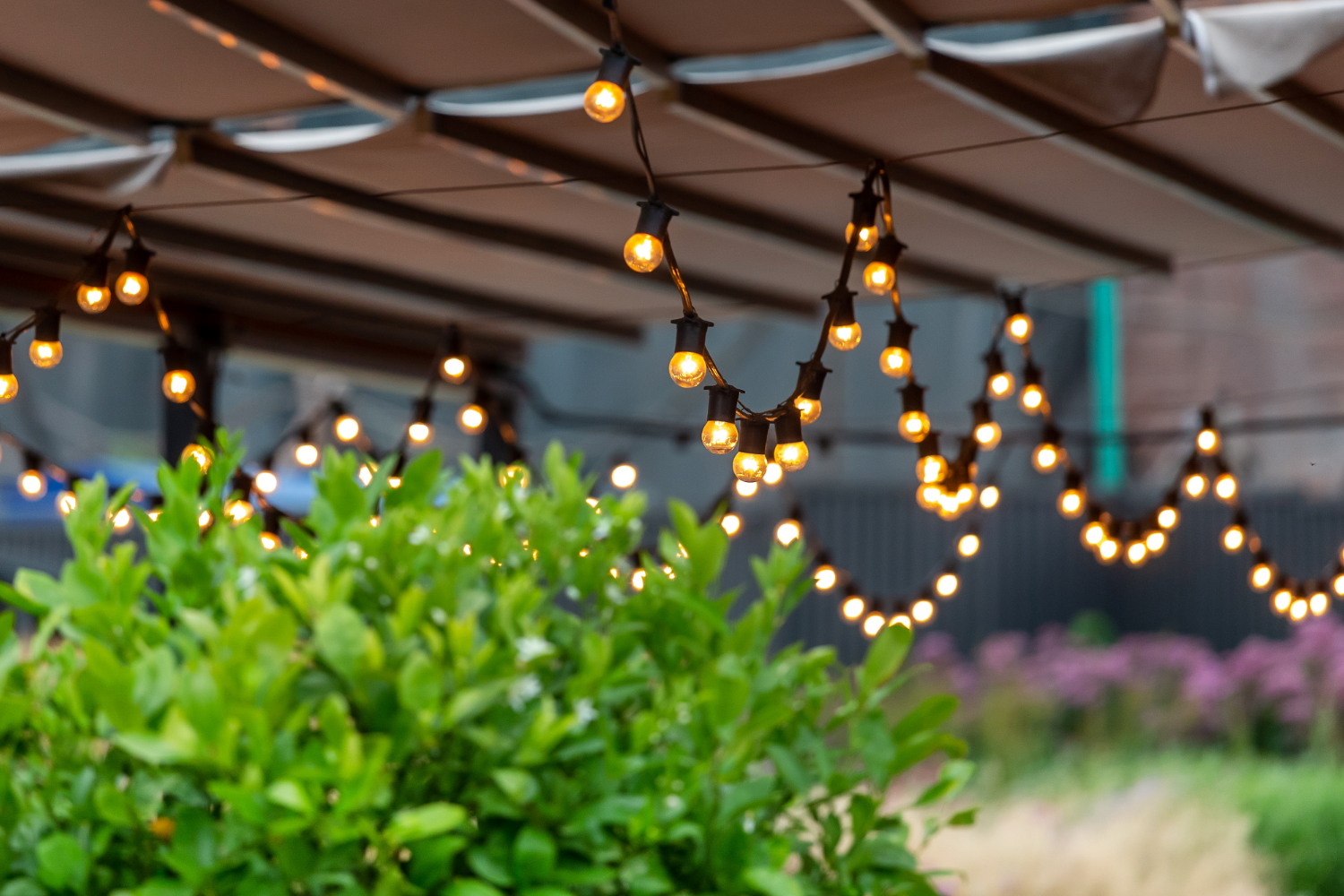 Guirlande solaire ou led extérieur : bien choisir