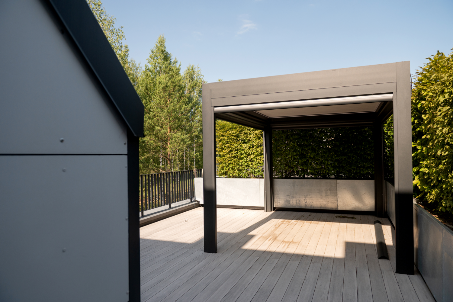 Store zip de terrasse : protection anti-moustique