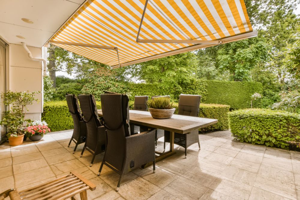 Choisir une toile de store pour terrasse