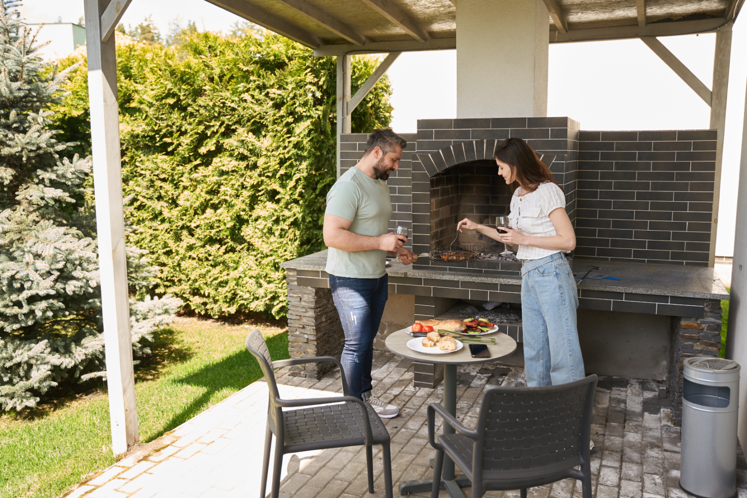 Barbecue sous pergola : éviter le noircissement